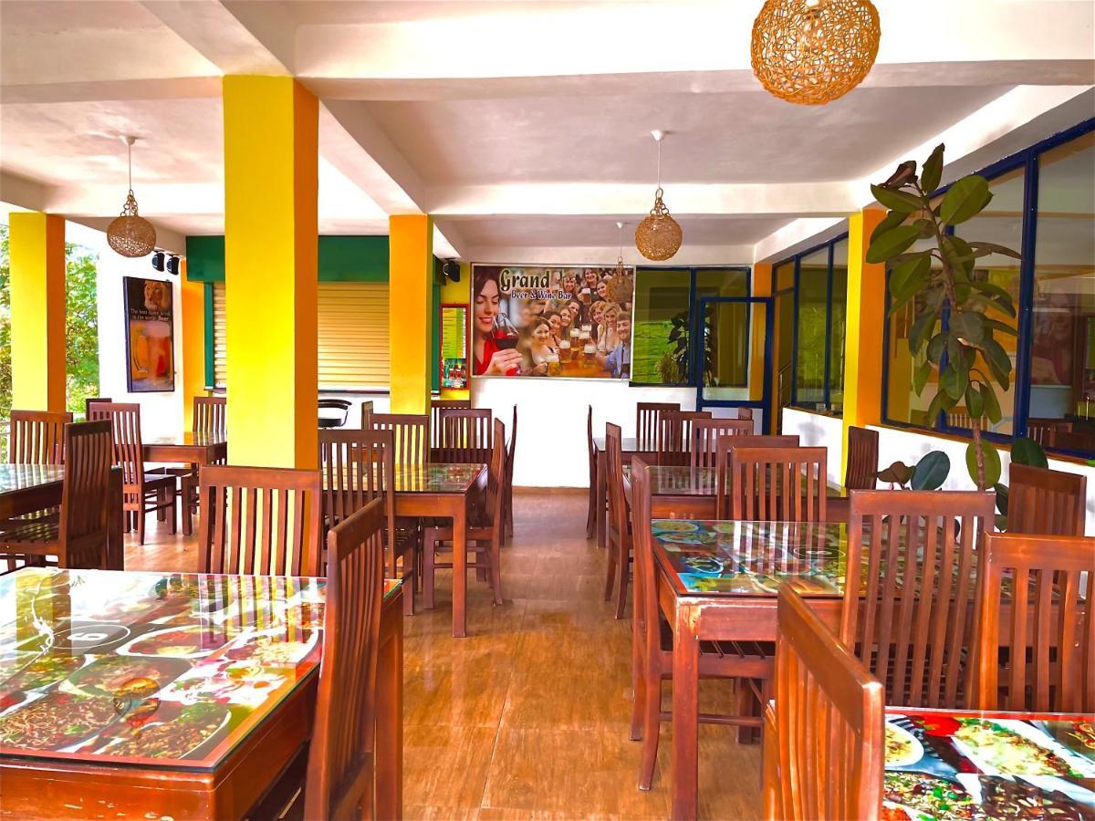 Grand Adamspeak Hotel Nallathanniya Exterior photo